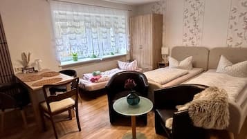 Huoneisto, lemmikit sallittu, pohjakerroksessa | Allergiatestatut vuodevaatteet, yksilöllisesti sisustettu