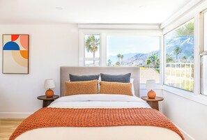Internet, bed sheets - Marvelous 5-bedroom house with pool (Palm Springs)