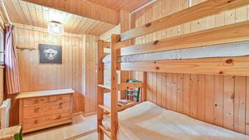 2 bedrooms, iron/ironing board