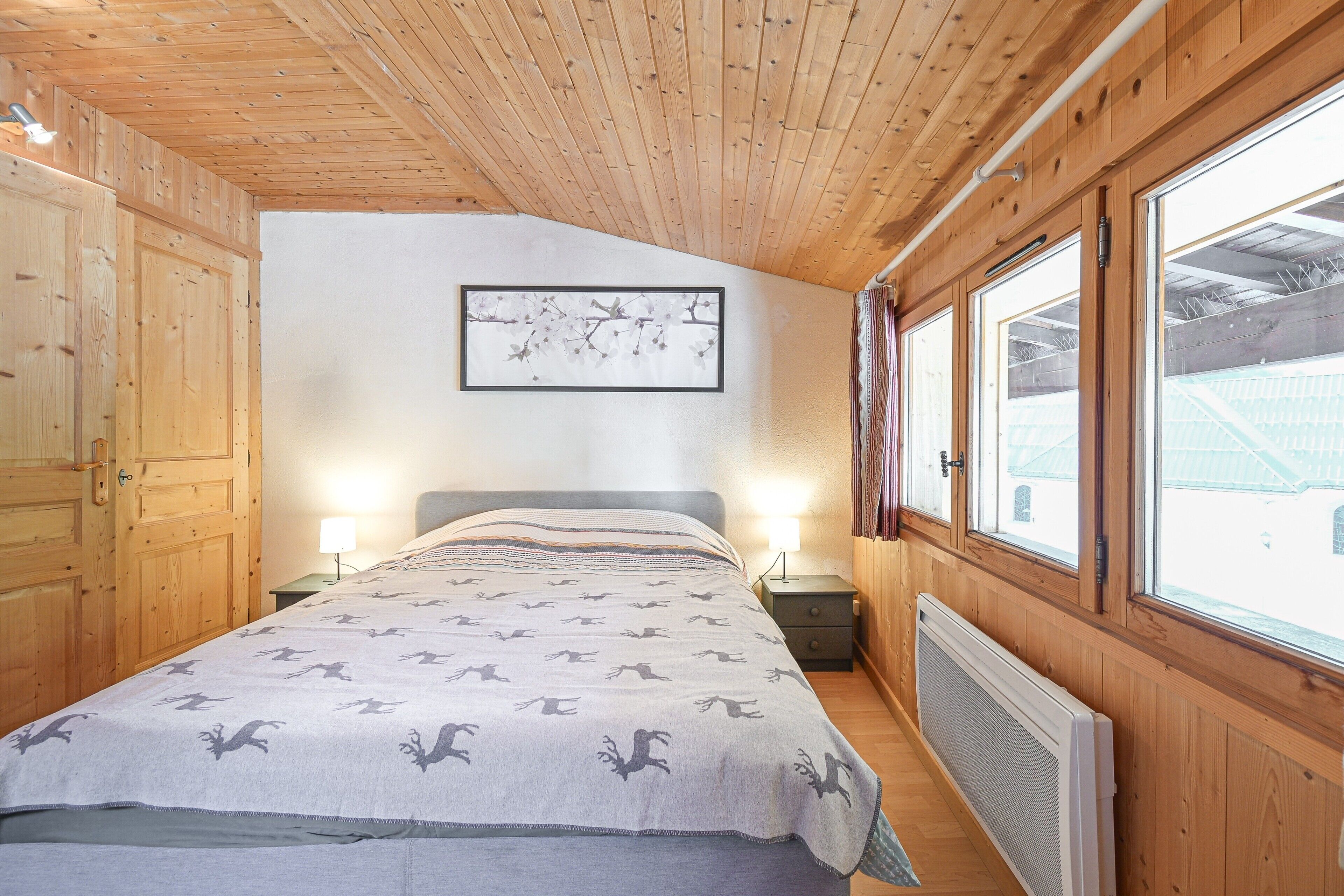 2 habitaciones y tabla de planchar con plancha 