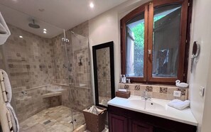 Bathroom - Villars Castle (villars)