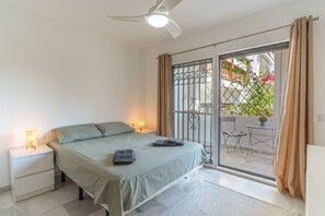1 dormitorio, tabla de planchar con plancha, wifi y ropa de cama