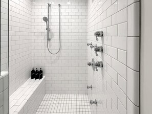 Douche, sèche-cheveux, serviettes fournies, shampoing