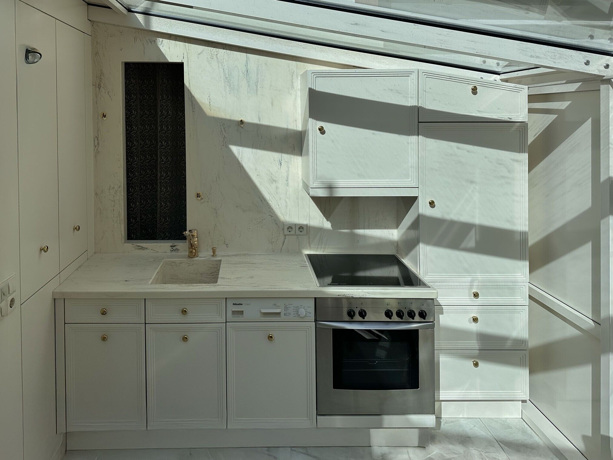 Kühlschrank, Ofen, Herdplatte, Geschirrspüler
