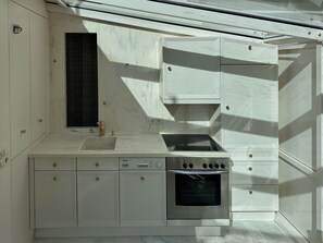 Réfrigérateur, four, plaque de cuisson, lave-vaisselle
