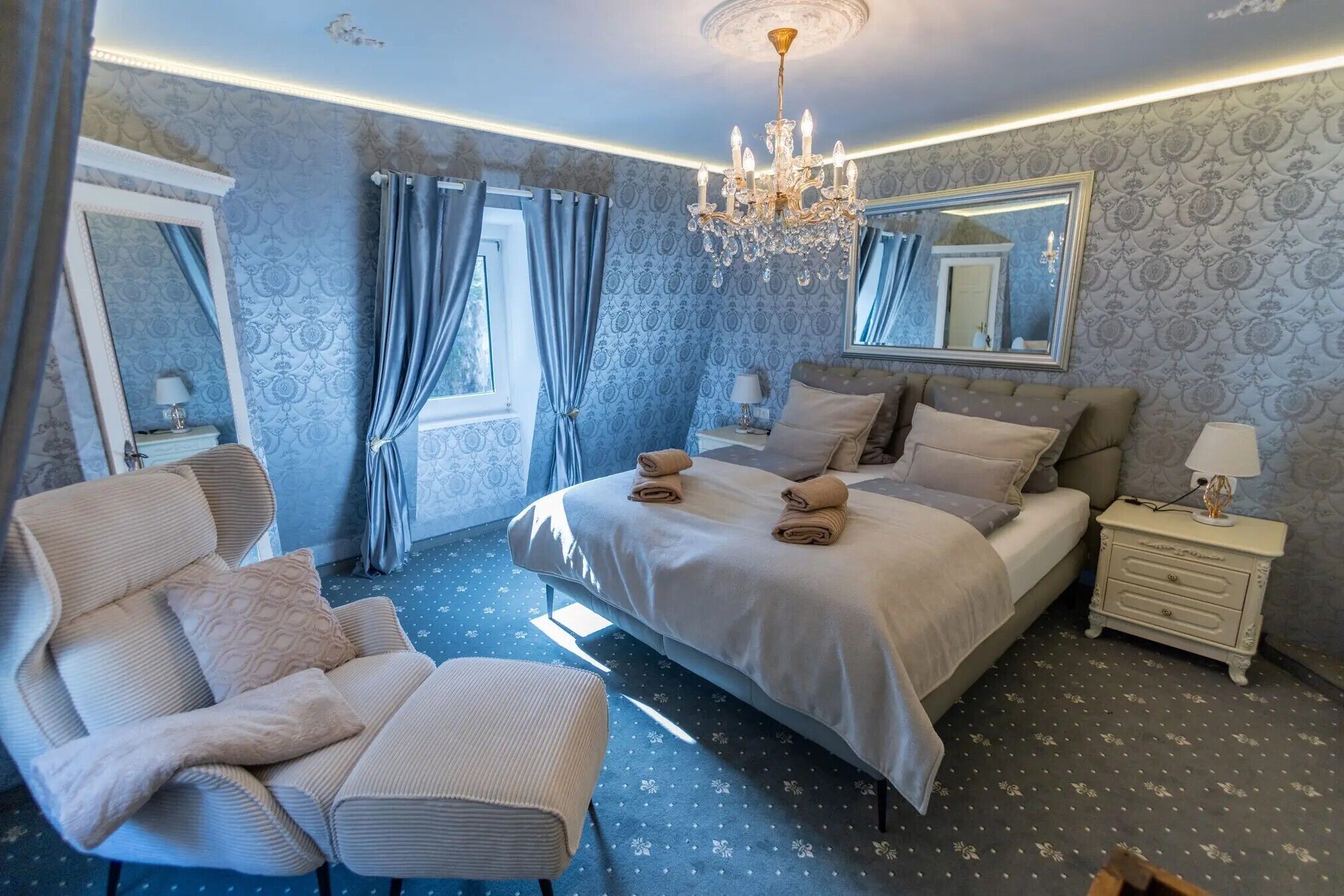3 chambres, fer et planche à repasser, Wi-Fi, draps fournis