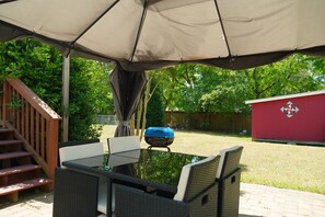 Outdoor dining - Wick way, sleeps 9 (Knightdale)