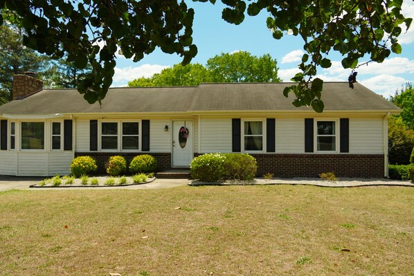 Exterior - Wick way, sleeps 9 (Knightdale)