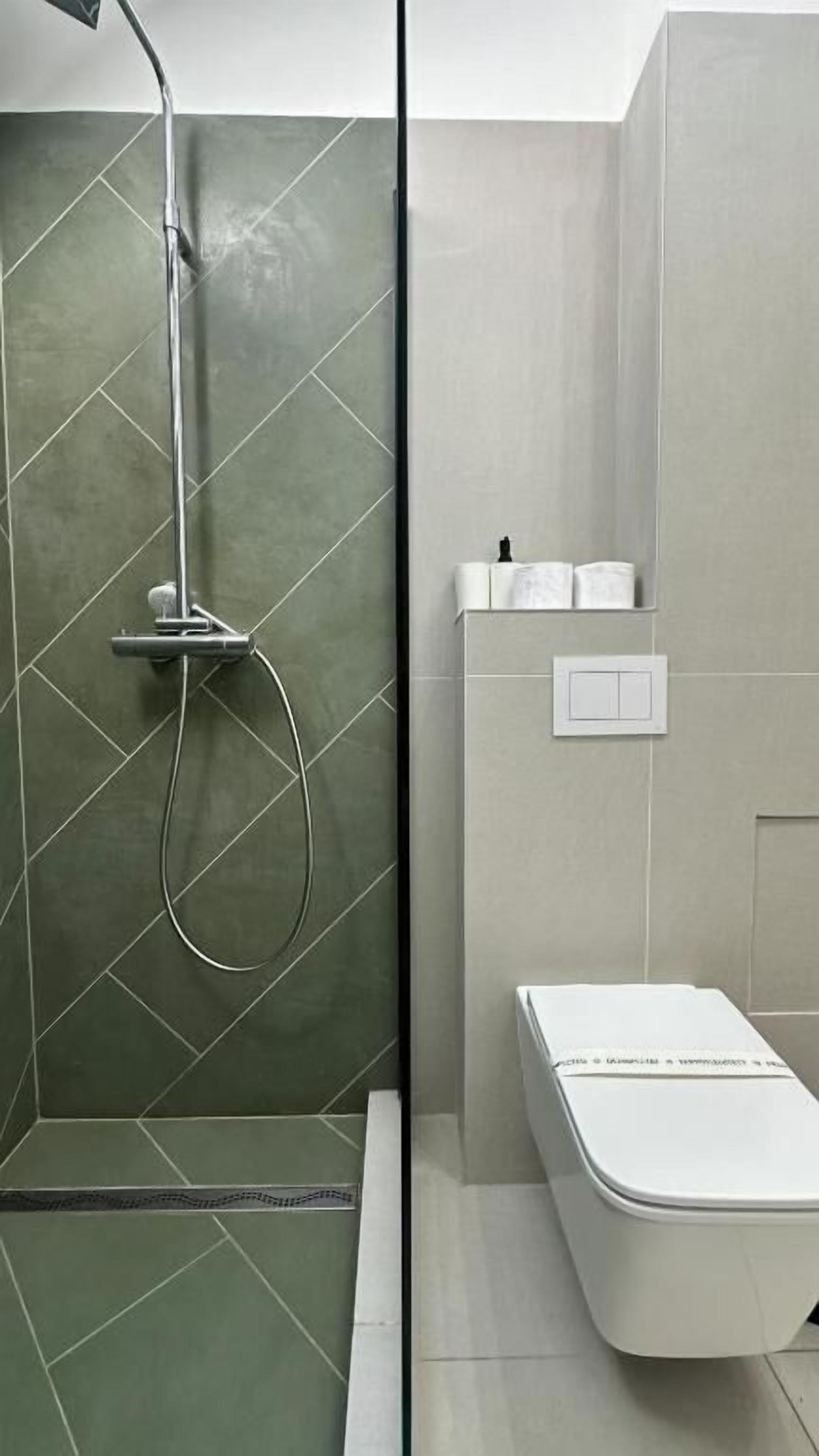 Departamento, balcón, vista a la ciudad | Baño