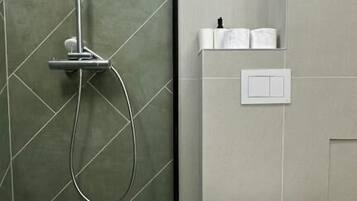 Departamento, balcón, vista a la ciudad | Baño