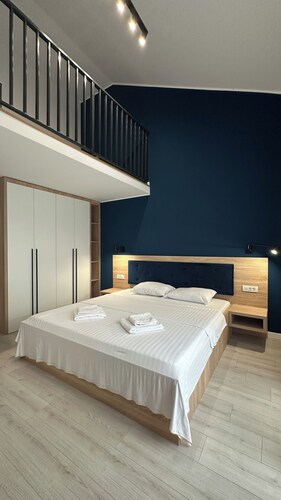 Eliza Apartments - free parking - by NEO