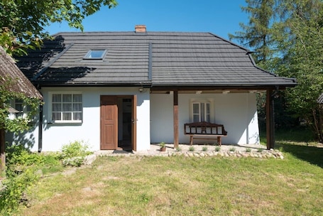 Exterior. Historic 70m2 Farmhouse - 3 Rooms, Terrace - by Rentujemy