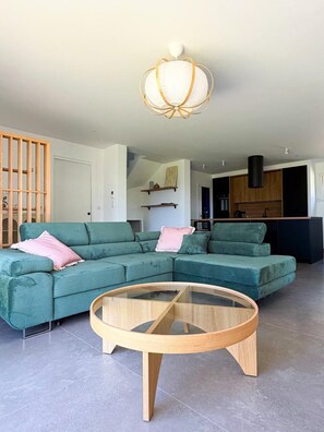 Living area - House with a garden on the French-Swiss border – 5 minutes from Geneva (Collonges-sous-Salève)
