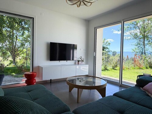 House with a garden on the French-Swiss border – 5 minutes from Geneva