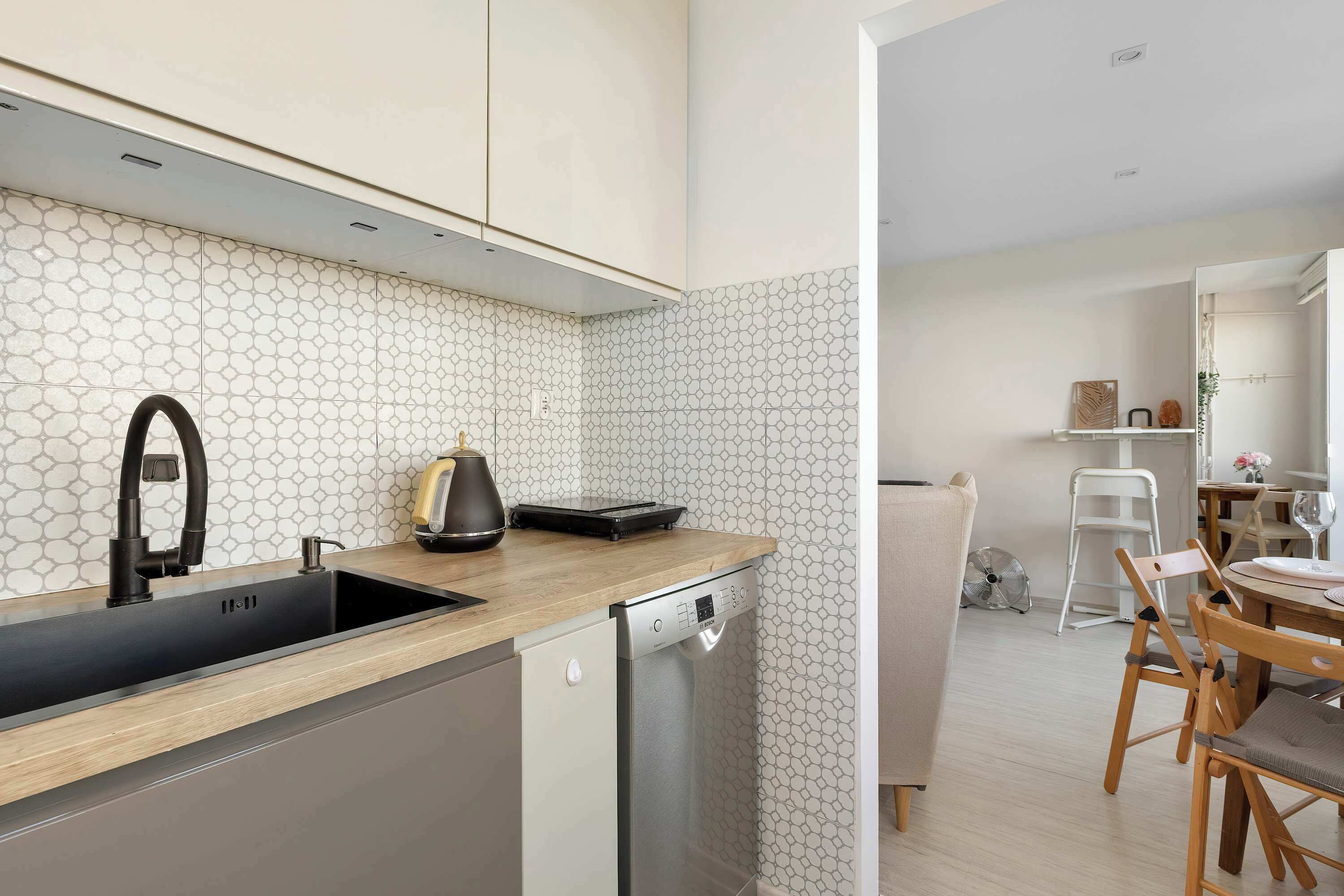 Kühlschrank, Mikrowelle, Herdplatte, Geschirrspüler