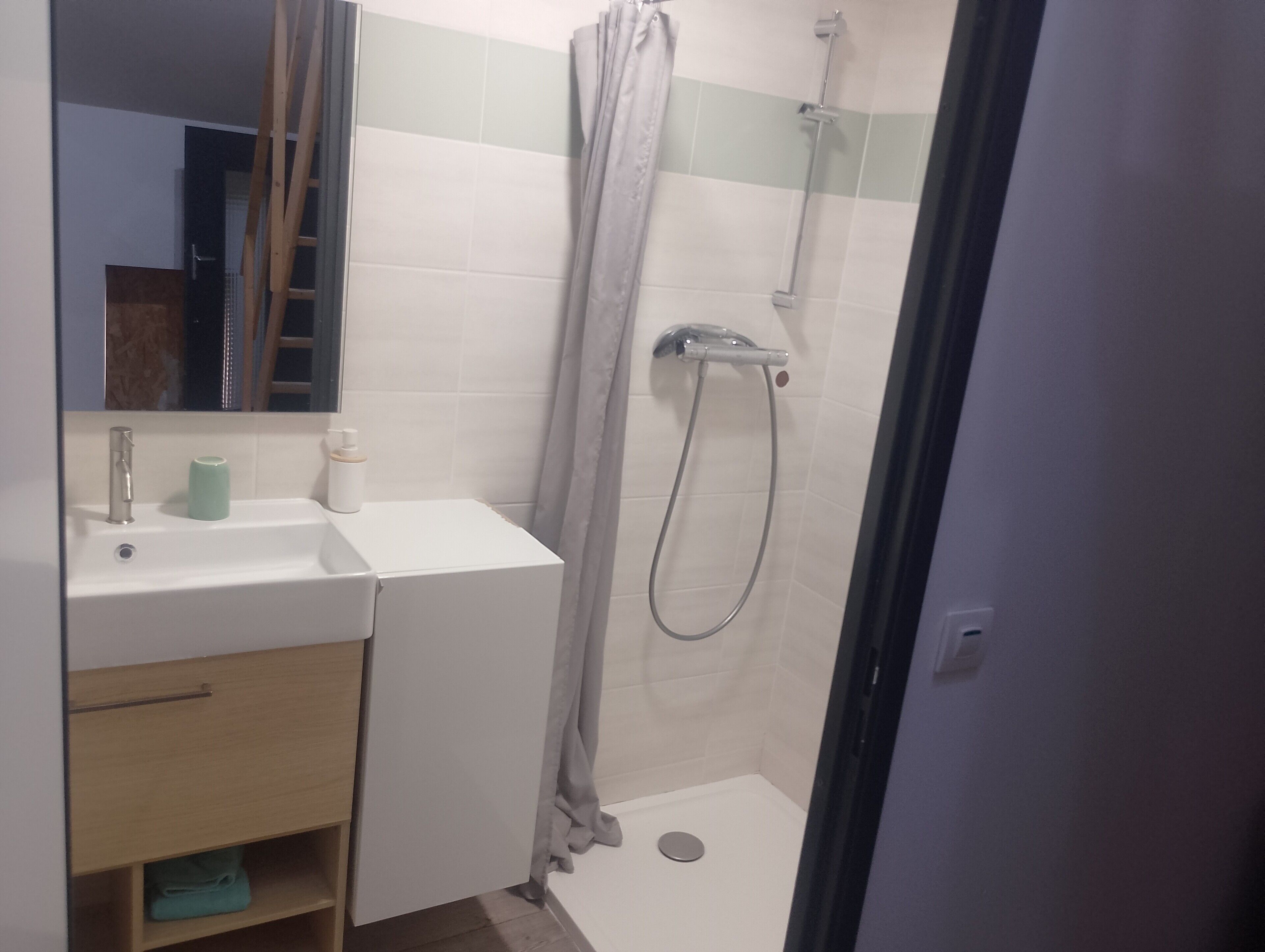 Shower, towels