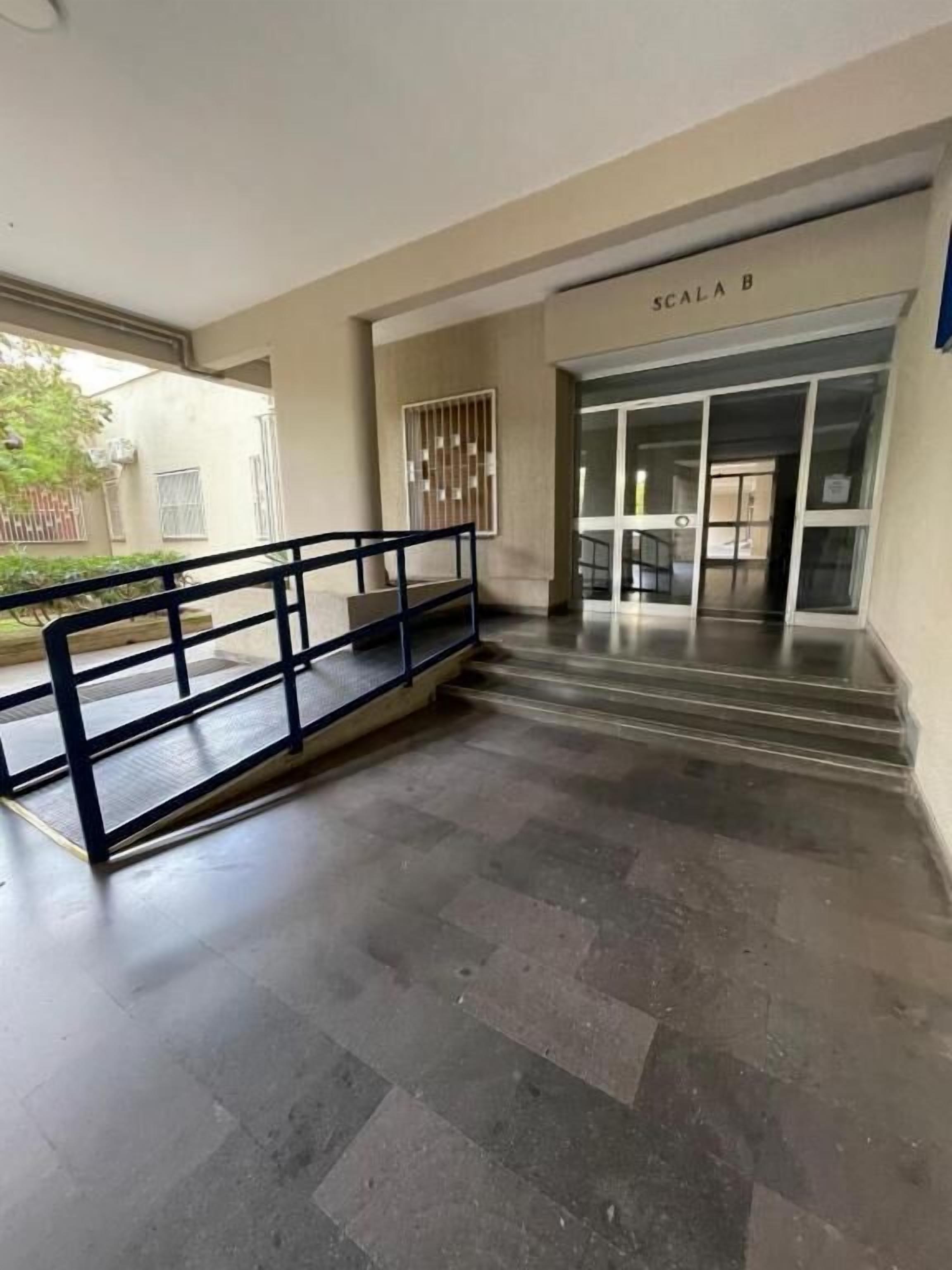 Quadrupla Deluxe, balcone, vista città | Parco della struttura