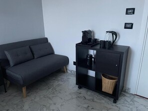 Habitación Deluxe, vista a la ciudad | Área de sala de estar