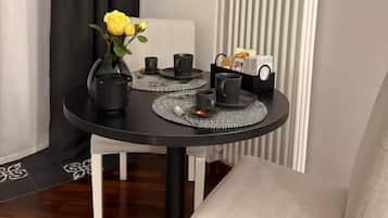 Luxury-Zimmer, Stadtblick | Speisen