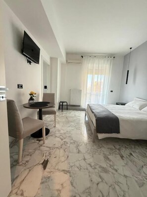 Habitación Deluxe, vista a la ciudad | Wifi gratis 
