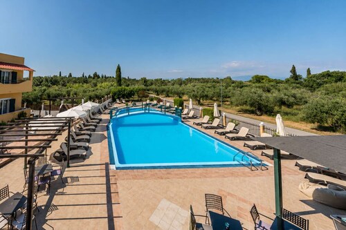 Nikos Villas - Garden & Pool View Gem in Kavos