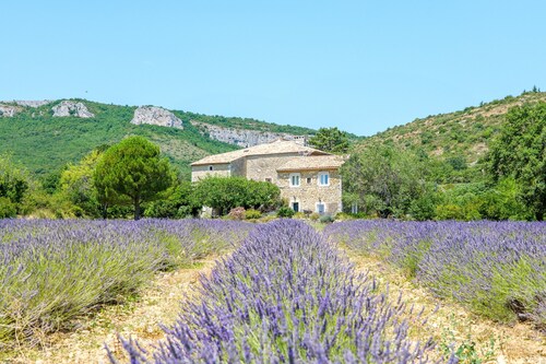 Chambre d’hôtes « Chez Bacchus - Chambre Chardonnay » avec terrasse et Wi-Fi
