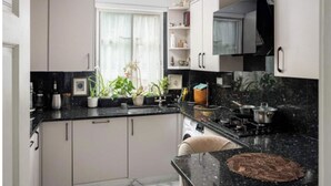Unclassified image, 4 of 11, button - Elegant Three-Bedroom Apartment in Historic Montagu Square, Marylebone (London)