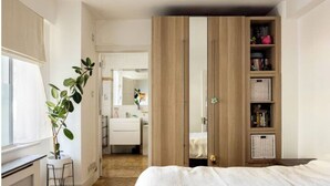 Unclassified image, 3 of 11, button - Elegant Three-Bedroom Apartment in Historic Montagu Square, Marylebone (London)