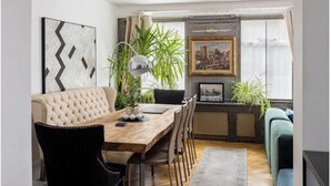 Unclassified image, 2 of 11, button - Elegant Three-Bedroom Apartment in Historic Montagu Square, Marylebone (London)
