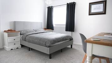 3 bedrooms, iron/ironing board, WiFi, bed sheets