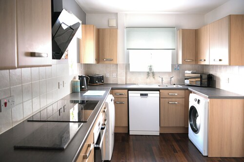 Spacious & Comfortable 3-Bedroom Home in Loughborough with Free Parking