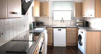 Spacious & Comfortable 3-Bedroom Home in Loughborough with Free Parking