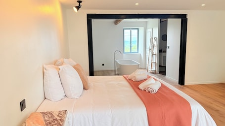 WiFi, bed sheets. Suite - Îlot bath -Pyrenees view- Private entrance