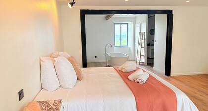 Suite - Baignoire Ălot -Vue PyrĂ©nĂ©es- EntrĂ©e privĂ©e
