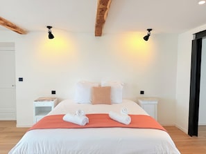 WiFi, bed sheets - Suite - Îlot bath -Pyrenees view- Private entrance (Figarol)