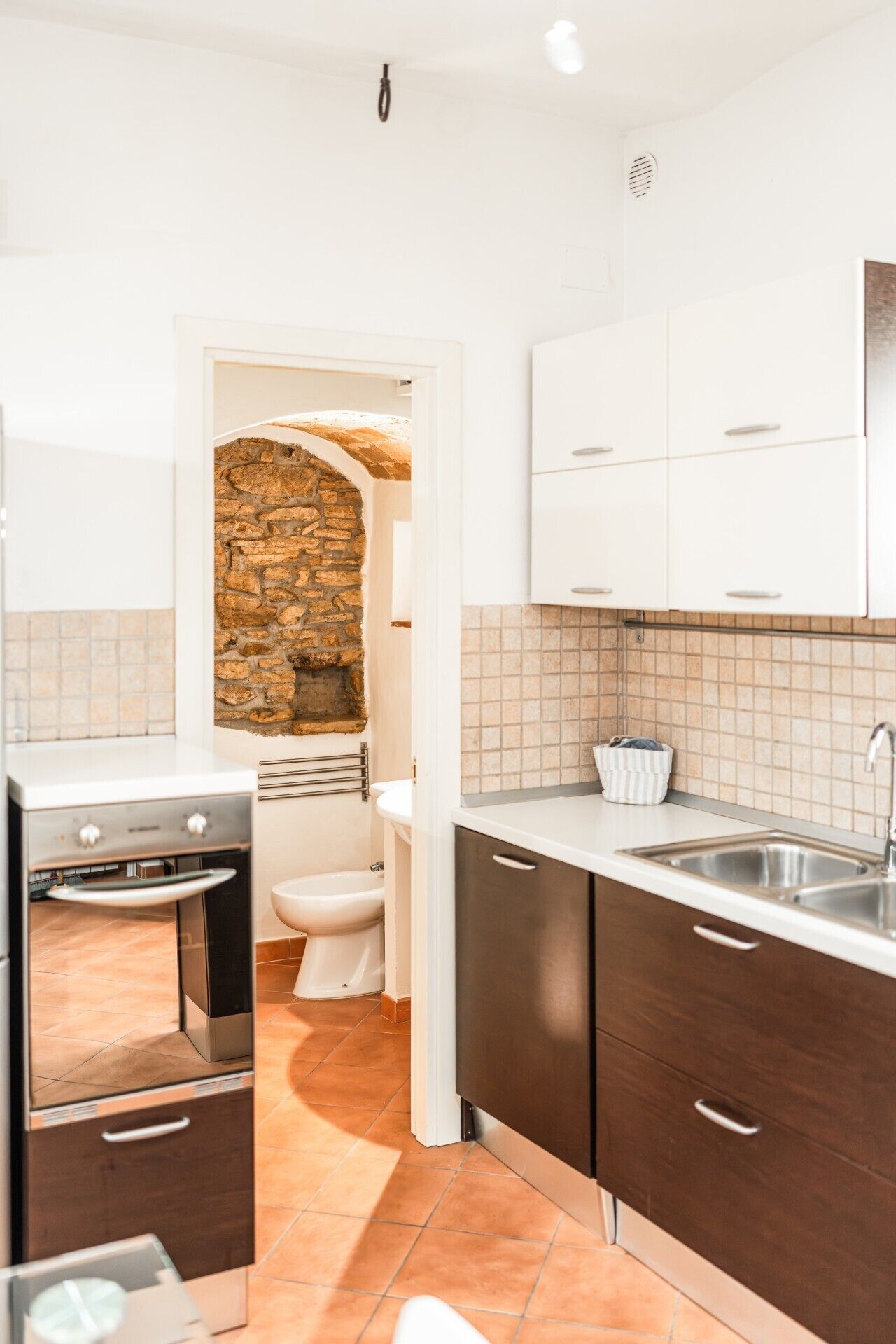 Refrigerador, horno, parrilla de estufa y cafetera y tetera 
