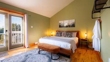 Kahden hengen deluxe-huone, patio, osittainen merinäköala | Ilmainen Wi-Fi
