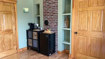 Deluxe Double Room, Patio, Partial Sea View | Interior