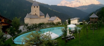 Apartment 'Ciastel' with Mountain View, Shared Pool and Wi-Fi