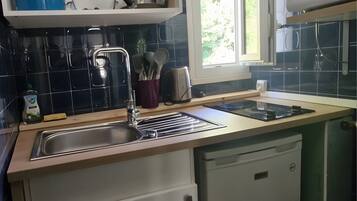 Fridge, microwave, stovetop, electric kettle