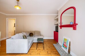 Smart TV - Bright 1BR Flat w/ Patio & Easy City Access (Brighton and Hove)