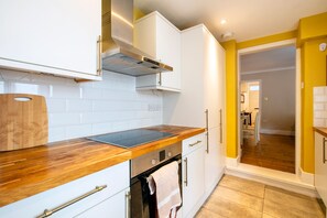 Refrigerador, horno, placa de cocina, lavavajillas