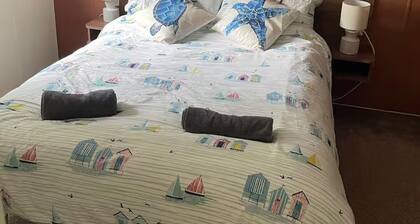 Cabin Sleeps 6 With Garden and Pets Welcome