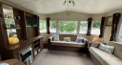 Cabin Sleeps 6 With Garden and Pets Welcome