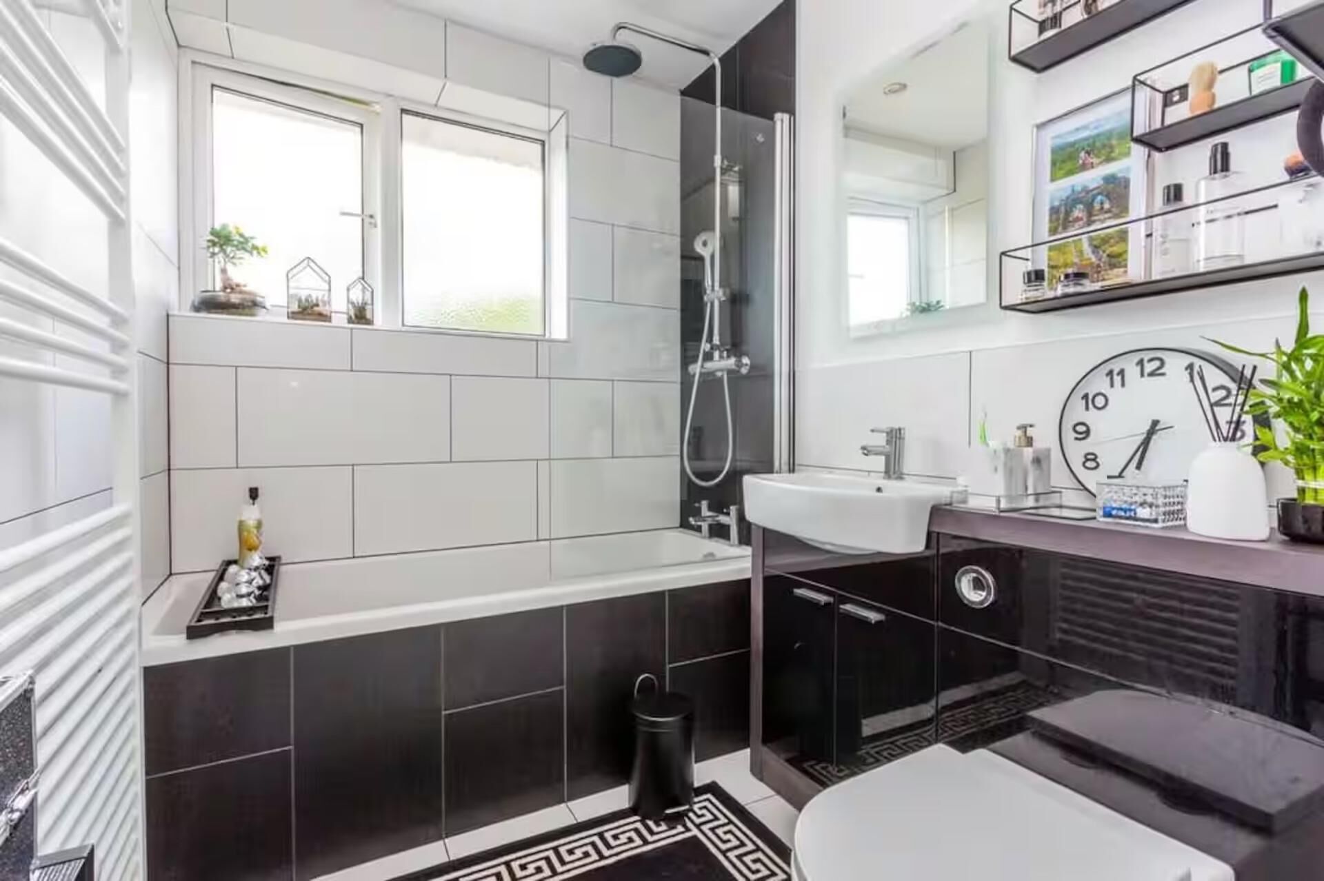 Ensemble douche/baignoire, baignoire relaxante profonde, sèche-cheveux