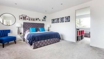 5 bedrooms, iron/ironing board, free WiFi, bed sheets