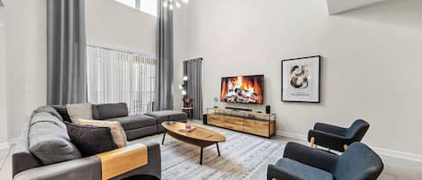 Televisión, chimenea y videojuegos