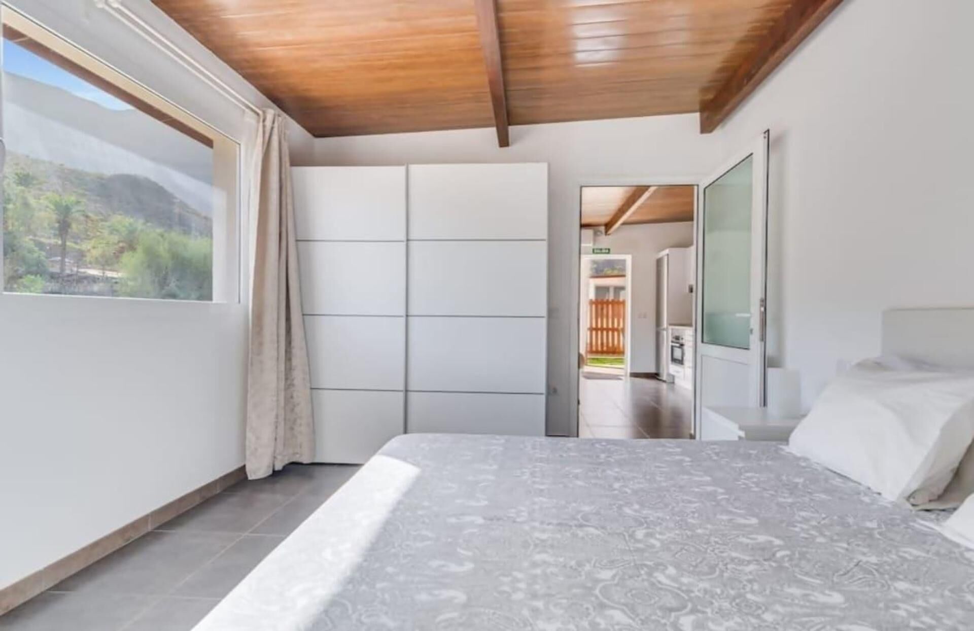 2 bedrooms, iron/ironing board, free WiFi