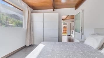 2 bedrooms, iron/ironing board, free WiFi
