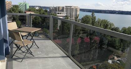 Sea view romantic 1 bedroom apartment - 2 min walk from the beach!